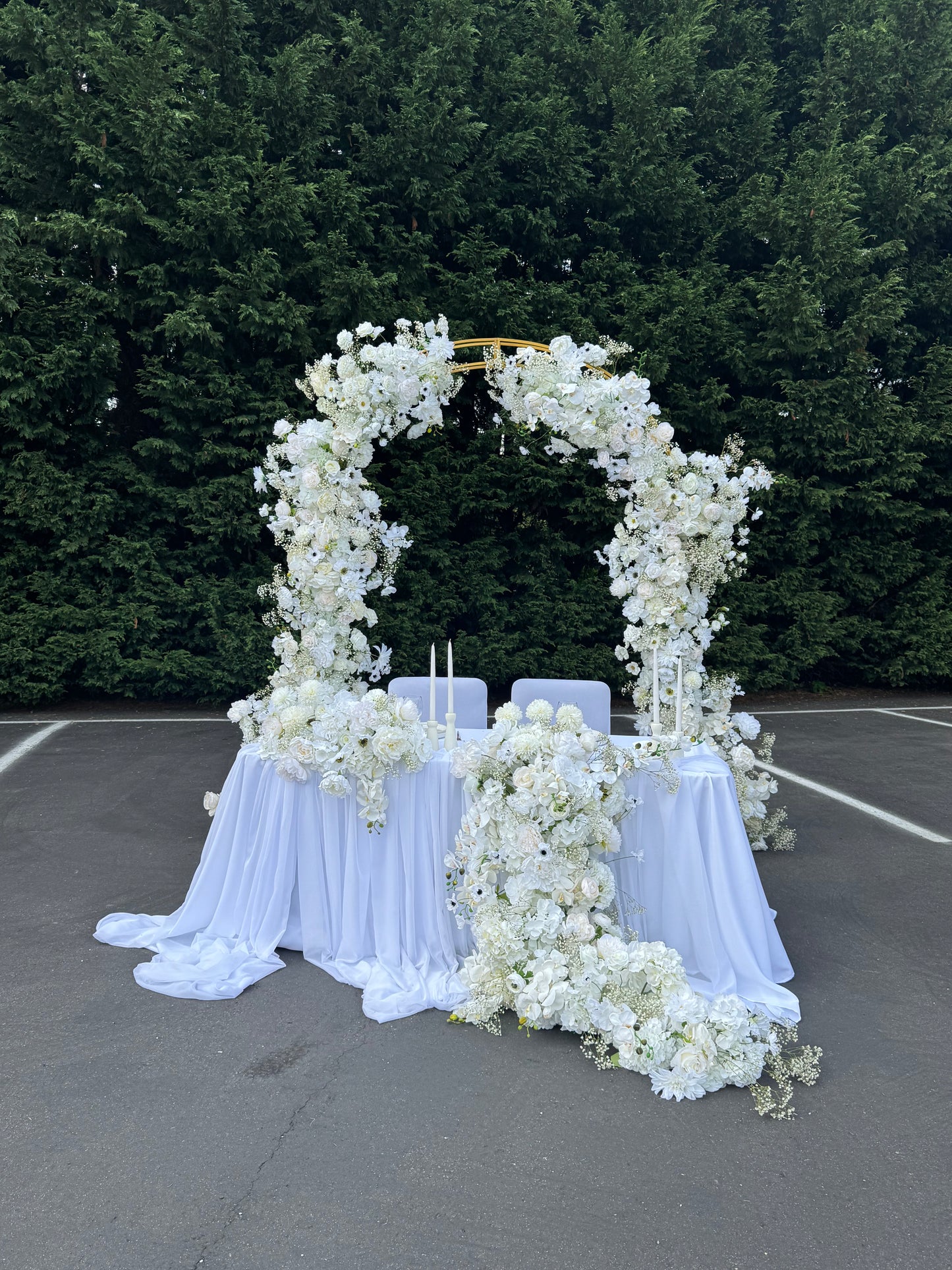 "Ivory Arch" Sweetheart Table